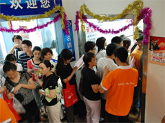 昂立浦东总校大楼报名现场火爆