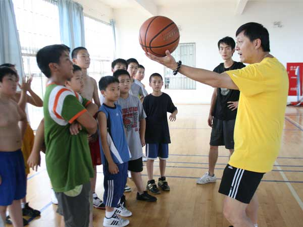 李秋平篮球教学环境